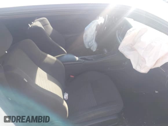 ✅ 2019 Dodge Challenger R/T • VIN: 2C3CDZBTXKH606390 • Lot: 43351175. Wystawiony na IAAI z przebiegiem 105 666 mil. Bezpłatny archiwum sprzedaży aukcyjnych z USA i szczegółowy raport historii pojazdu na DreamBid. Zdjęcie 5.