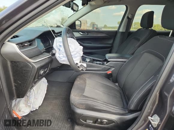 ✅ 2023 Jeep Grand Cherokee Altitude X • VIN: 1C4RJKAG3P8873569 • Lot: 70837445. Wystawiony na Copart z przebiegiem 43 032 mil. Bezpłatny archiwum sprzedaży aukcyjnych z USA i szczegółowy raport historii pojazdu na DreamBid. Zdjęcie 7.