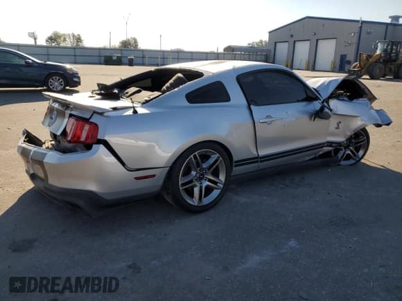 ✅ 2010 Ford Mustang GT500 • VIN: 1ZVBP8JS3A5156425 • Лот: 77348134. Опубликован ранее на Copart с пробегом 61 984 миль. Бесплатный доступ к архиву аукционных продаж из США и подробный отчёт об истории автомобиля на DreamBid. Изображение 3.