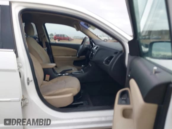 ✅ 2011 Chrysler 200 LX • VIN: 1C3BC4FB9BN553725 • Lot: 43651405. Listed on IAAI with 144,603 mi. Free auction sales archive from the USA and detailed vehicle history report at DreamBid. Image 5.