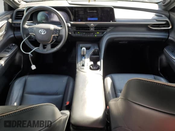 ✅ 2023 Toyota Crown XLE • VIN: JTDAAAAF4P3009643 • Lot: 71933225. Wystawiony na Copart z przebiegiem 59 686 mil. Bezpłatny archiwum sprzedaży aukcyjnych z USA i szczegółowy raport historii pojazdu na DreamBid. Zdjęcie 8.