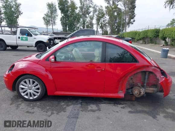 ✅ 2008 Volkswagen Beetle S • VIN: 3VWRG31C68M526717 • Lot: 42099419. Listed on IAAI with 145,201 mi. Free auction sales archive from the USA and detailed vehicle history report at DreamBid. Image 15.