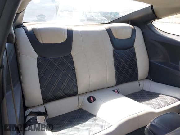 ✅ 2010 Hyundai Genesis Coupe Track • VIN: KMHHU6KH2AU010760 • Lot: 42688972. Wystawiony na IAAI z przebiegiem 112 055 mil. Bezpłatny archiwum sprzedaży aukcyjnych z USA i szczegółowy raport historii pojazdu na DreamBid. Zdjęcie 8.