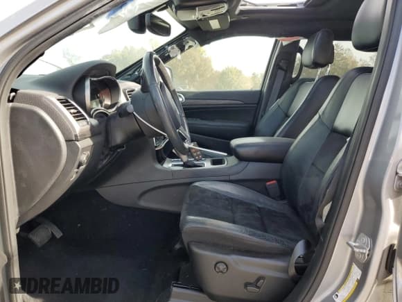 ✅ 2019 Jeep Grand Cherokee Altitude • VIN: 1C4RJFAG6KC802377 • Lot: 82754715. Wystawiony na Copart z przebiegiem 75 974 mil. Bezpłatny archiwum sprzedaży aukcyjnych z USA i szczegółowy raport historii pojazdu na DreamBid. Zdjęcie 7.