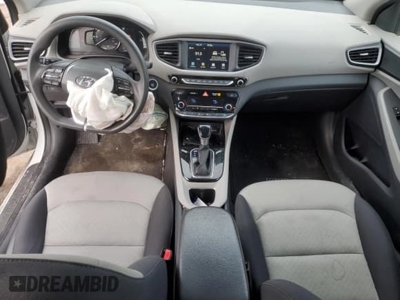 ✅ 2017 Hyundai Ioniq Blue • VIN: KMHC65LC4HU022081 • Lot: 46583135. Wystawiony na Copart z przebiegiem 171 912 mil. Bezpłatny archiwum sprzedaży aukcyjnych z USA i szczegółowy raport historii pojazdu na DreamBid. Zdjęcie 8.