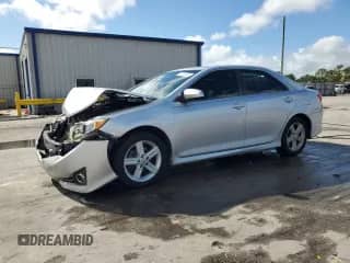 2012 Toyota Camry SE z VIN 4T1BF1FK9CU032427, wystawiony jako Copart lot #87130155 z przebiegiem 309 212 mil mil oraz Szkoda całkowita • Salvage title. Historia ofert i sprzedaży dostępna na DreamBid. Obrazek 1.