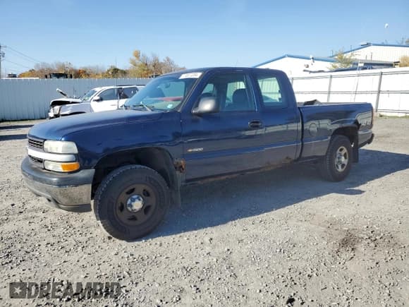 ✅ 2002 Chevrolet Silverado 1500 • VIN: 2GCEK19VX21335522 • Лот: 77007204. Опубликован ранее на Copart с пробегом 143 292 миль. Бесплатный доступ к архиву аукционных продаж из США и подробный отчёт об истории автомобиля на DreamBid. Изображение 1.