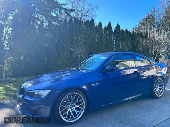 ✅ 2011 BMW M3 • VIN: WBSKG9C55BE368172 • Lot: 43218325. Wystawiony na Copart z przebiegiem 70 952 mil. Bezpłatny archiwum sprzedaży aukcyjnych z USA i szczegółowy raport historii pojazdu na DreamBid. Zdjęcie 2.