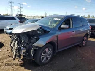 ✅ 2020 Nissan Pathfinder S • VIN: 5N1DR2AMXLC599881 • Lot: 82643215. Wystawiony na Copart z przebiegiem Nie podano. Bezpłatny archiwum sprzedaży aukcyjnych z USA i szczegółowy raport historii pojazdu na DreamBid. Zdjęcie 1.
