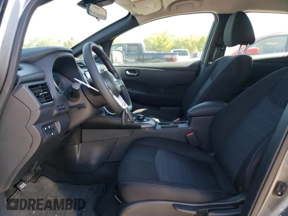 ✅ 2025 Nissan LEAF S • VIN: 1N4AZ1BVXSC558258 • Лот: 74241364. Опубликован ранее на Copart с пробегом 939 миль. Бесплатный доступ к архиву аукционных продаж из США и подробный отчёт об истории автомобиля на DreamBid. Изображение 7.