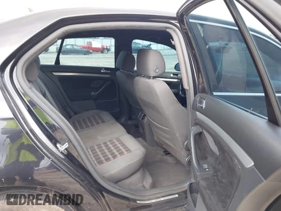 ✅ 2006 Volkswagen Jetta GLI Turbo • VIN: 3VWTJ71K16M762954 • Lot: 43071346. Wystawiony na IAAI z przebiegiem 135 310 mil. Bezpłatny archiwum sprzedaży aukcyjnych z USA i szczegółowy raport historii pojazdu na DreamBid. Zdjęcie 8.