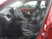 ✅ 2017 Jeep Cherokee Trailhawk • VIN: 1C4PJMBB9HW615933 • Lot: 65837465. Wystawiony na Copart z przebiegiem 75 395 mil. Bezpłatny archiwum sprzedaży aukcyjnych z USA i szczegółowy raport historii pojazdu na DreamBid. Zdjęcie 7.