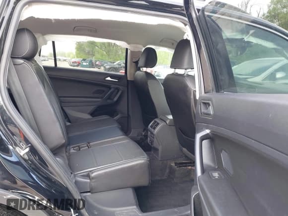 ✅ 2021 Volkswagen Tiguan SE • VIN: 3VV2B7AX9MM045580 • Lot: 42116249. Wystawiony na IAAI z przebiegiem 59 608 mil. Bezpłatny archiwum sprzedaży aukcyjnych z USA i szczegółowy raport historii pojazdu na DreamBid. Zdjęcie 8.