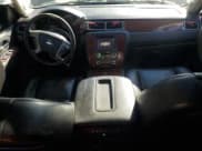 ✅ 2013 Chevrolet Tahoe LTZ • VIN: 1GNSCCE00DR325458 • Lot: 86470915. Wystawiony na Copart z przebiegiem 171 992 mil. Bezpłatny archiwum sprzedaży aukcyjnych z USA i szczegółowy raport historii pojazdu na DreamBid. Zdjęcie 8.