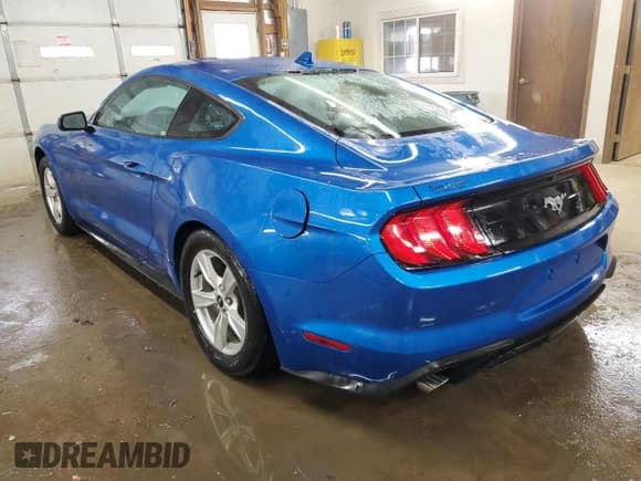 ✅ 2021 Ford Mustang EcoBoost • VIN: 1FA6P8TH5M5117612 • Lot: 45970355. Wystawiony na Copart z przebiegiem 42 379 mil. Bezpłatny archiwum sprzedaży aukcyjnych z USA i szczegółowy raport historii pojazdu na DreamBid. Zdjęcie 2.