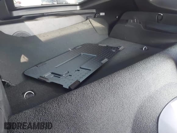 ✅ 2016 Chevrolet Corvette Z51 2LT • VIN: 1G1YK2D71G5120055 • Lot: 42383348. Listed on IAAI with 17,886 mi. Free auction sales archive from the USA and detailed vehicle history report at DreamBid. Image 8.