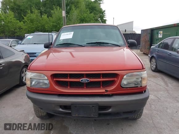 ✅ 1998 Ford Explorer Sport • VIN: 1FMYU24X2WUD21108 • Lot: 42158409. Wystawiony na IAAI z przebiegiem 282 310 mil. Bezpłatny archiwum sprzedaży aukcyjnych z USA i szczegółowy raport historii pojazdu na DreamBid. Zdjęcie 6.