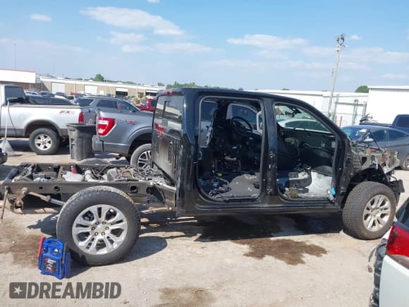 ✅ 2024 Chevrolet Silverado 1500 LTZ • VIN: 2GCUDGED6R1232338 • Лот: 43044891. Опубликован ранее на IAAI с пробегом Не указан. Бесплатный доступ к архиву аукционных продаж из США и подробный отчёт об истории автомобиля на DreamBid. Изображение 13.