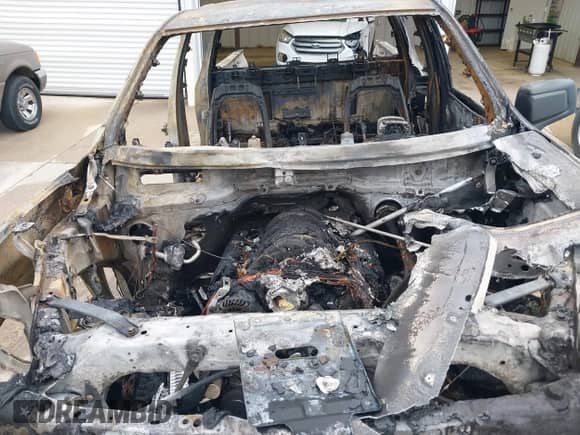 2019 Chevrolet Silverado 1500 Custom Trail Boss z VIN 1GCPYCEF1KZ336227, wystawiony jako IAAI lot #43370631 z przebiegiem Nie podano mil oraz . Historia ofert i sprzedaży dostępna na DreamBid. Obrazek 10.