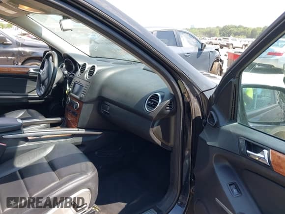 ✅ 2009 Mercedes-Benz M 350 • VIN: 4JGBB86E39A482891 • Lot: 42937625. Wystawiony na IAAI z przebiegiem 158 252 mil. Bezpłatny archiwum sprzedaży aukcyjnych z USA i szczegółowy raport historii pojazdu na DreamBid. Zdjęcie 5.