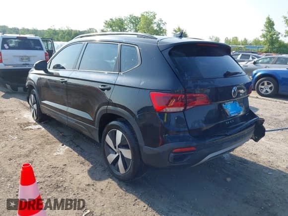 ✅ 2024 Volkswagen Taos S • VIN: 3VV8X7B23RM113989 • Lot: 42471382. Wystawiony na IAAI z przebiegiem 7 563 mil. Bezpłatny archiwum sprzedaży aukcyjnych z USA i szczegółowy raport historii pojazdu na DreamBid. Zdjęcie 3.
