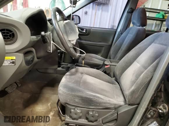 2003 Hyundai Santa Fe GLS с VIN KM8SC13D83U566100, выставлен на аукционе Copart как лот 47193955 с пробегом 166 060 миль миль и На запчасти • Non repairable. История ставок и продаж доступна на DreamBid. Изображение 7.