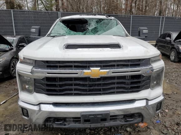 ✅ 2024 Chevrolet Silverado 2500HD • VIN: 2GC1YNE74R1238242 • Lot: 85223144. Wystawiony na Copart z przebiegiem Nie podano. Bezpłatny archiwum sprzedaży aukcyjnych z USA i szczegółowy raport historii pojazdu na DreamBid. Zdjęcie 5.