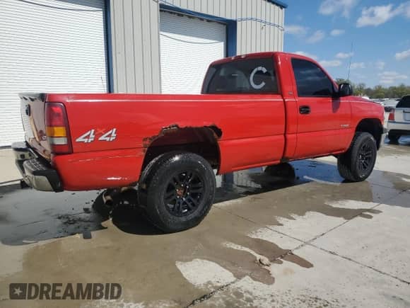 2002 Chevrolet Silverado 1500 LS z VIN 1GCEK14V52Z252823, wystawiony jako Copart lot #52438145 z przebiegiem 219 028 mil mil oraz Szkoda całkowita • Salvage title. Historia ofert i sprzedaży dostępna na DreamBid. Obrazek 3.