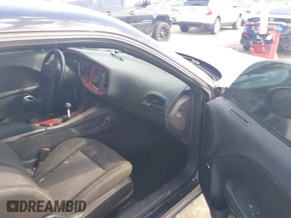 ✅ 2015 Dodge Challenger R/T • VIN: 2C3CDZATXFH747743 • Lot: 43280088. Wystawiony na IAAI z przebiegiem 128 855 mil. Bezpłatny archiwum sprzedaży aukcyjnych z USA i szczegółowy raport historii pojazdu na DreamBid. Zdjęcie 5.