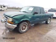 ✅ 1999 Ford Ranger XL • VIN: 1FTYR14V5XTA02002 • Lot: 43793464. Wystawiony na IAAI z przebiegiem 174 541 mil. Bezpłatny archiwum sprzedaży aukcyjnych z USA i szczegółowy raport historii pojazdu na DreamBid. Zdjęcie 2.