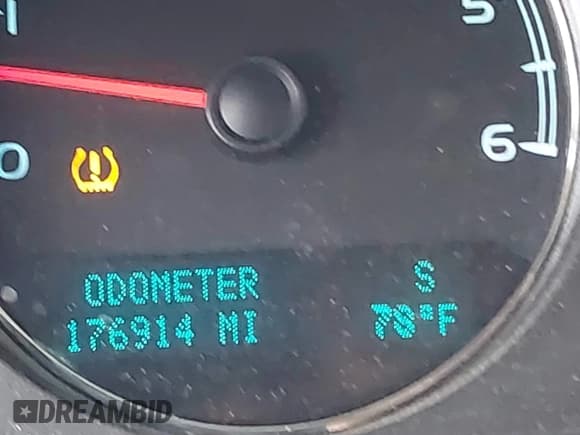 ✅ 2013 GMC Yukon XL Denali • VIN: 1GKS1MEF3DR135893 • Lot: 42148217. Listed on IAAI with 176,914 mi. Free auction sales archive from the USA and detailed vehicle history report at DreamBid. Image 16.