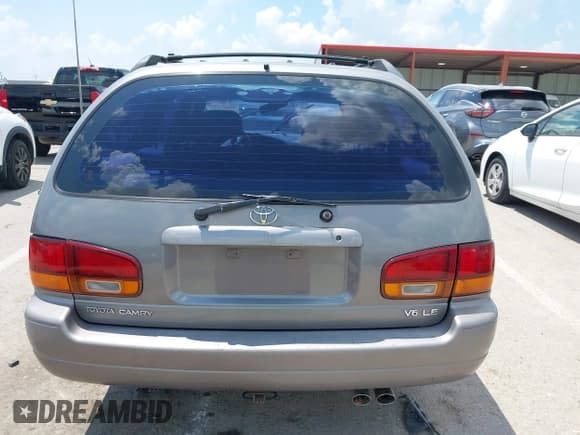 ✅ 1992 Toyota Camry • VIN: 4T1VK12W6NU047357 • Lot: 42593322. Wystawiony na IAAI z przebiegiem 325 406 mil. Bezpłatny archiwum sprzedaży aukcyjnych z USA i szczegółowy raport historii pojazdu na DreamBid. Zdjęcie 17.