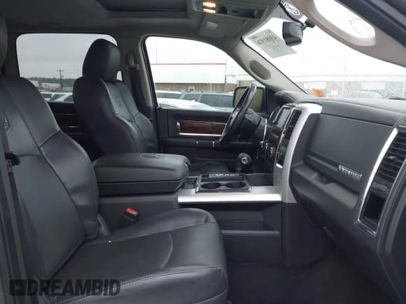 ✅ 2010 Dodge 1500 ST • VIN: 1D7RB1CT8AS213660 • Lot: 43081926. Wystawiony na IAAI z przebiegiem 277 939 mil. Bezpłatny archiwum sprzedaży aukcyjnych z USA i szczegółowy raport historii pojazdu na DreamBid. Zdjęcie 5.