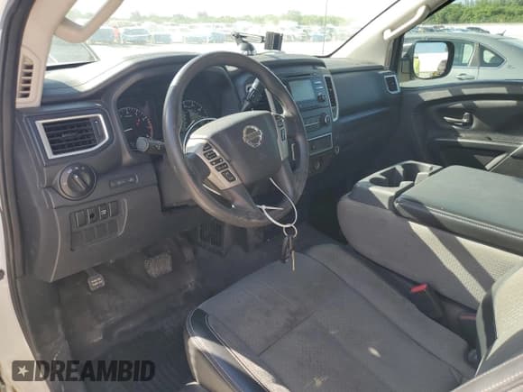 ✅ 2017 Nissan Titan SV • VIN: 1N6AA1R70HN532206 • Lot: 84471905. Wystawiony na Copart z przebiegiem 115 210 mil. Bezpłatny archiwum sprzedaży aukcyjnych z USA i szczegółowy raport historii pojazdu na DreamBid. Zdjęcie 8.