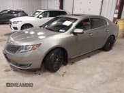 ✅ 2015 Lincoln MKS • VIN: 1LNHL9EK8FG608496 • Лот: 42347566. Опубликован ранее на IAAI с пробегом 83 946 миль. Бесплатный доступ к архиву аукционных продаж из США и подробный отчёт об истории автомобиля на DreamBid. Изображение 17.