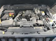 ✅ 2022 Jeep Wrangler Unlimited Sahara Altitude • VIN: 1C4HJXEG5NW125451 • Lot: 85537525. Wystawiony na Copart z przebiegiem 61 269 mil. Bezpłatny archiwum sprzedaży aukcyjnych z USA i szczegółowy raport historii pojazdu na DreamBid. Zdjęcie 11.