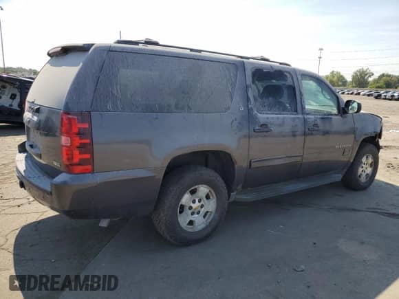 2010 Chevrolet Suburban LT z VIN 1GNUKJE36AR139025, wystawiony jako Copart lot #80656865 z przebiegiem 201 955 mil mil oraz Czysty tytuł • Clean title. Historia ofert i sprzedaży dostępna na DreamBid. Obrazek 3.