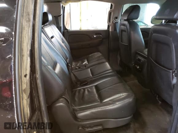 ✅ 2008 Chevrolet Suburban LTZ • VIN: 1GNFK16328J101744 • Lot: 69232634. Wystawiony na Copart z przebiegiem 186 535 mil. Bezpłatny archiwum sprzedaży aukcyjnych z USA i szczegółowy raport historii pojazdu na DreamBid. Zdjęcie 11.