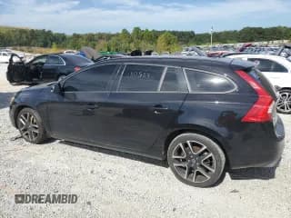 ✅ 2018 Volvo V60 Dynamic • VIN: YV140MELXJ2389290 • Лот: 82173635. Опубликован ранее на Copart с пробегом 180 583 миль. Бесплатный доступ к архиву аукционных продаж из США и подробный отчёт об истории автомобиля на DreamBid. Изображение 2.