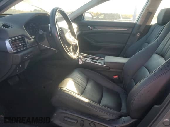 2020 Honda Accord Touring z VIN 1HGCV3F92LA011622, wystawiony jako Copart lot #82562045 z przebiegiem 35 552 mil mil oraz Szkoda całkowita • Salvage title. Historia ofert i sprzedaży dostępna na DreamBid. Obrazek 7.