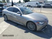 ✅ 2017 Alfa Romeo Giulia • VIN: ZARFAEBNXH7548755 • Lot: 81811855. Wystawiony na Copart z przebiegiem 81 703 mil. Bezpłatny archiwum sprzedaży aukcyjnych z USA i szczegółowy raport historii pojazdu na DreamBid. Zdjęcie 4.