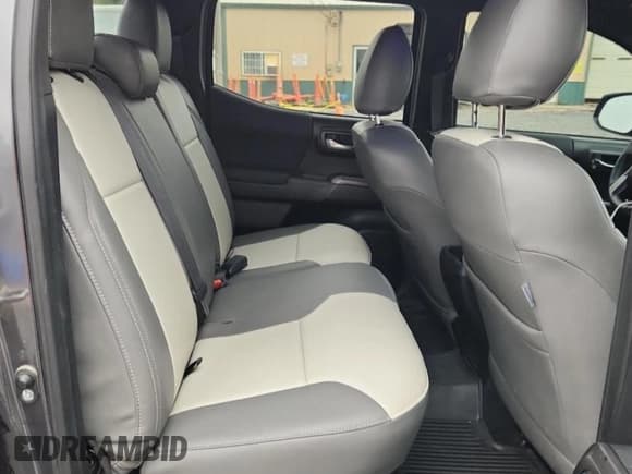 ✅ 2018 Toyota Tacoma TRD Off Road • VIN: 3TMCZ5AN3JM146093 • Лот: 85602295. Опубликован ранее на Copart с пробегом 157 984 миль. Бесплатный доступ к архиву аукционных продаж из США и подробный отчёт об истории автомобиля на DreamBid. Изображение 10.