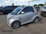 ✅ 2009 Smart fortwo Pure • VIN: WMEEJ31X49K251526 • Lot: 61791605. Wystawiony na Copart z przebiegiem 133 650 mil. Bezpłatny archiwum sprzedaży aukcyjnych z USA i szczegółowy raport historii pojazdu na DreamBid. Zdjęcie 1.