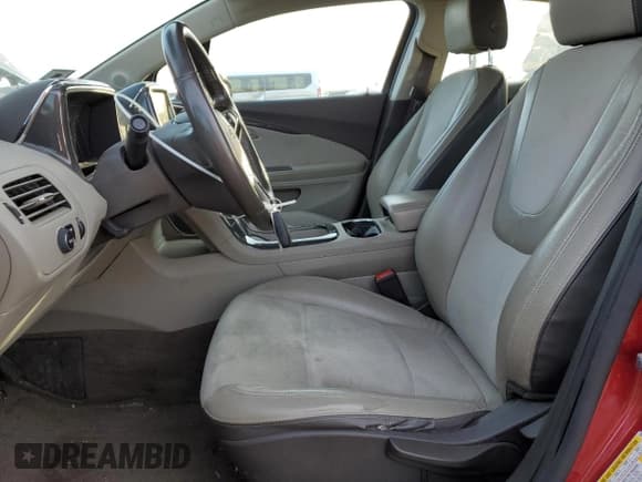 ✅ 2013 Chevrolet Volt • VIN: 1G1RB6E44DU102506 • Lot: 82352404. Wystawiony na Copart z przebiegiem 110 294 mil. Bezpłatny archiwum sprzedaży aukcyjnych z USA i szczegółowy raport historii pojazdu na DreamBid. Zdjęcie 7.