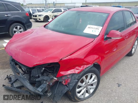 ✅ 2010 Volkswagen Jetta Limited Edition • VIN: 3VWAX7AJ6AM161142 • Lot: 40311201. Wystawiony na IAAI z przebiegiem 193 109 mil. Bezpłatny archiwum sprzedaży aukcyjnych z USA i szczegółowy raport historii pojazdu na DreamBid. Zdjęcie 2.