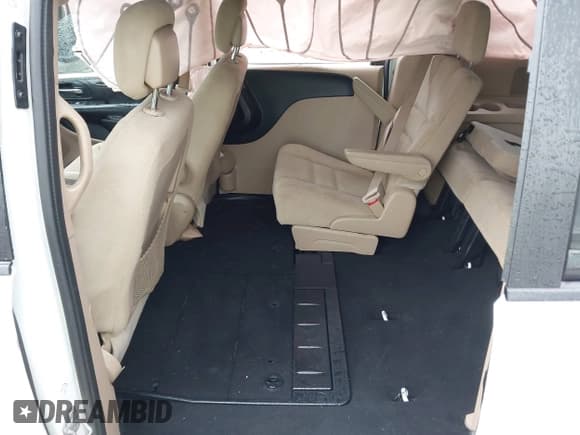 ✅ 2016 Dodge Grand Caravan SXT • VIN: 2C4RDGCG9GR370554 • Lot: 43150061. Listed on IAAI with 109,304 mi. Free auction sales archive from the USA and detailed vehicle history report at DreamBid. Image 8.