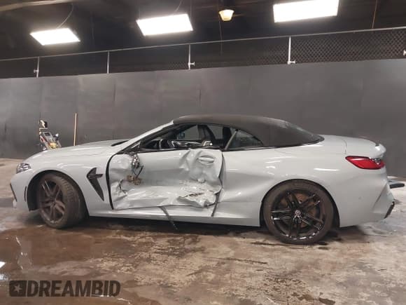 ✅ 2023 BMW M8 Competition • VIN: WBSDZ0C02PCM75573 • Lot: 41618692. Wystawiony na IAAI z przebiegiem 8 292 mil. Bezpłatny archiwum sprzedaży aukcyjnych z USA i szczegółowy raport historii pojazdu na DreamBid. Zdjęcie 15.