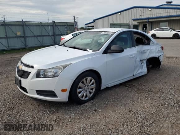 2011 Chevrolet Cruze LS+ 1SB с VIN 1G1PA5SH3B7177415, выставлен на аукционе Copart как лот 70593264 с пробегом 185 073 миль миль и Списание • Salvage title. История ставок и продаж доступна на DreamBid. Изображение 1.