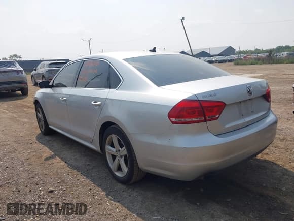 ✅ 2014 Volkswagen Passat SE • VIN: 1VWBS7A3XEC095108 • Lot: 42434270. Listed on IAAI with 107,144 mi. Free auction sales archive from the USA and detailed vehicle history report at DreamBid. Image 3.