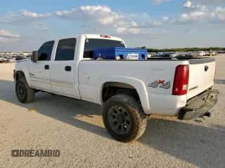 2005 Chevrolet Silverado 2500HD LS z VIN 1GCHK23275F936725, wystawiony jako Copart lot #80801935 z przebiegiem 253 563 mil mil oraz Czysty tytuł • Clean title. Historia ofert i sprzedaży dostępna na DreamBid. Obrazek 2.